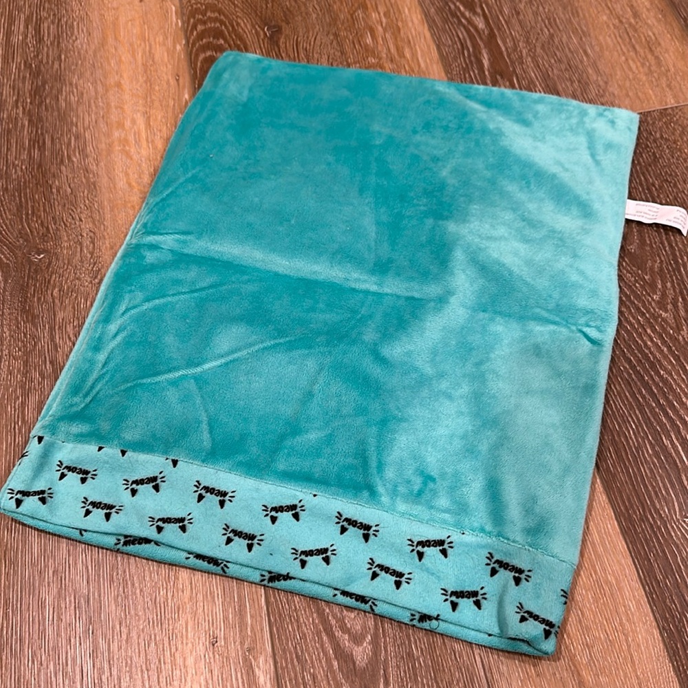 Crinkle sack for cats
